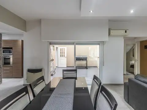 Casa 5 ambientes con 3 baños