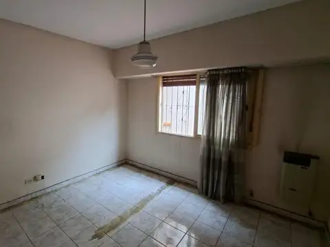 CASA 3 AMBIENTES C/GARAGE - FONDO - GALPON