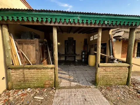Casa 4 ambientes con 2 baños