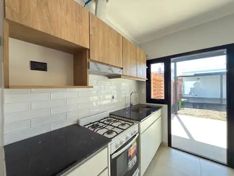 VENTA CASA SEMICENTRO 3 AMBIENTES RECICLADA TANDIL