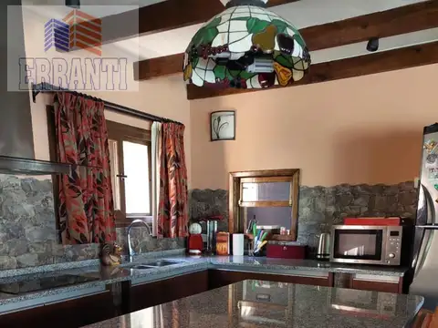 Casa en Alquiler Temporal con 4 cocheras