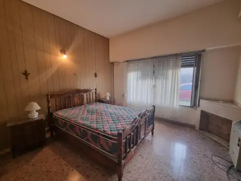 Casa 3 ambientes con cochera.- venta avellaneda gerli