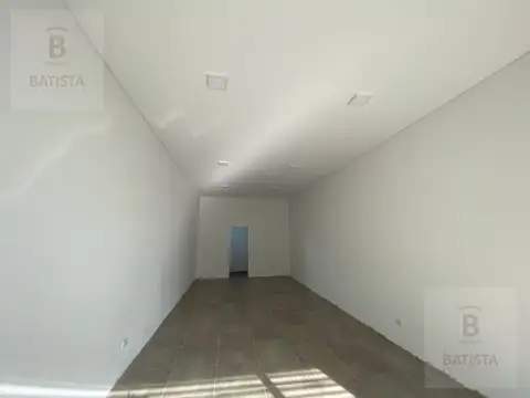 Local en Alquiler en Club De Campo La Esperanza, $ 700.000