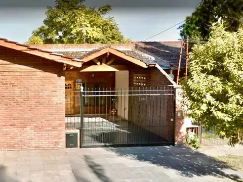 CASA 5 AMBIENTES EN MORENO