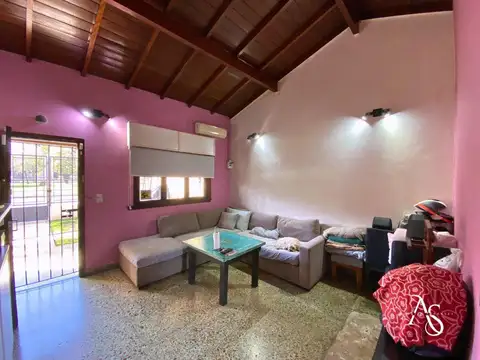 Casa en Alquiler con 1 cochera