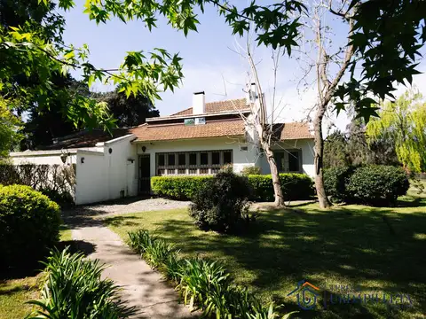 Espectacular Casa - quincho-cancha de tenis y paddle