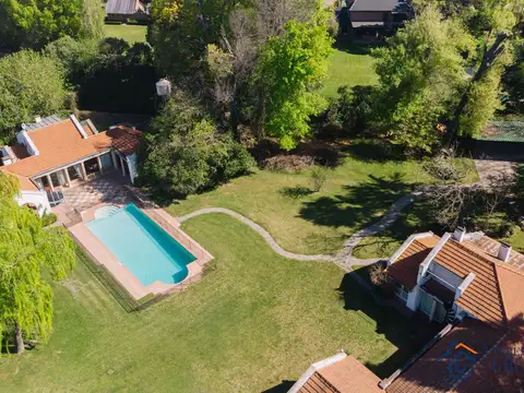 Espectacular Casa - quincho-cancha de tenis y paddle