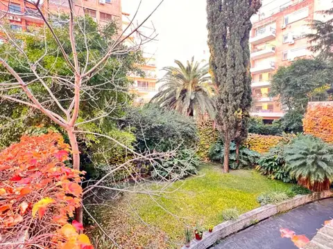 Tres ambientes con BALCÓN TERRAZA DE 27 M2, VISTA parquizada, COCHERA fija individual 6 x 2,50 m. para Amarok, Hilux