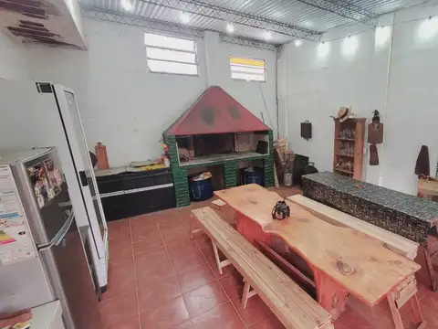 Venta - Casa 1 Dorm Cochera Terreno Tiro Suizo