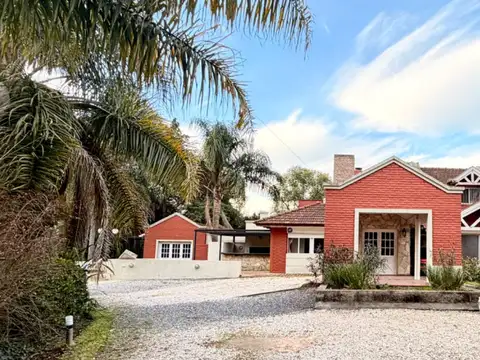 CASA EN VENTA - “EL RODEO” 4 DORMITORIOS PILETA