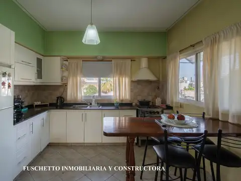 Venta de Casa en lote propio con deposito y dos viviendas en Ciudad Madero