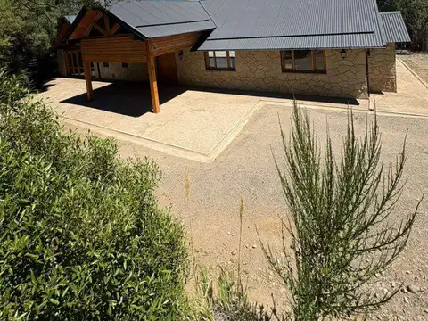 Casa en venta c/ cochera en San Martin de los Andes