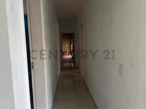Casa 6 ambientes con 2 baños