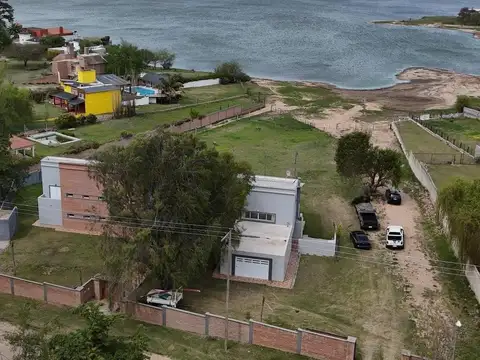 CASA SOBRE EL LAGO  7 DORMITORIOS EN VENTA VILLA CARLOS PAZ