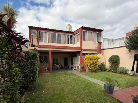 ESPECTACULAR PROPIEDAD MULTIFAMILIAR EN ISIDRO CASANOVA