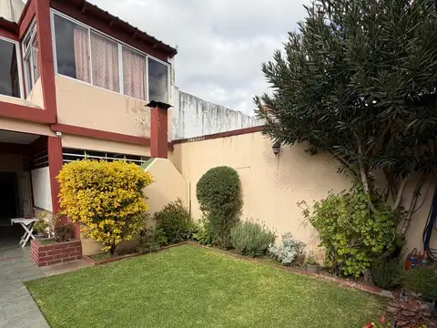 Casa en Venta en Isidro Casanova, USD 180.000