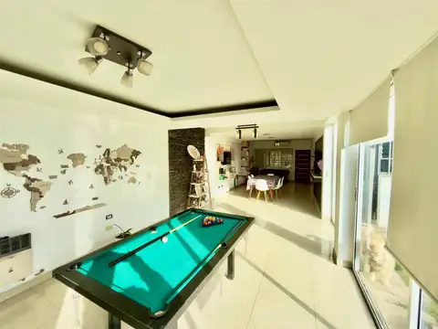 Casa en Alquiler con 2 cocheras