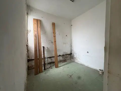 CASA DESARROLLADA EN PLANTA BAJA 6 AMBIENTES- VILLA ADELINA