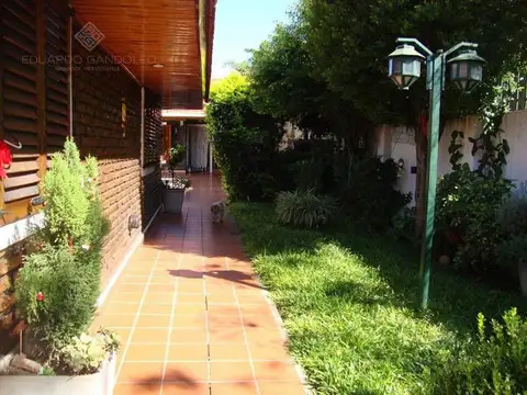 Del Valle de Iberlucea al 4200