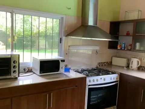 Casa 5 ambientes con 2 baños