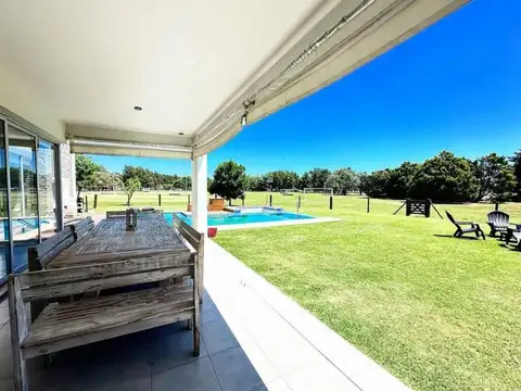 Casa en Venta con 8 cocheras