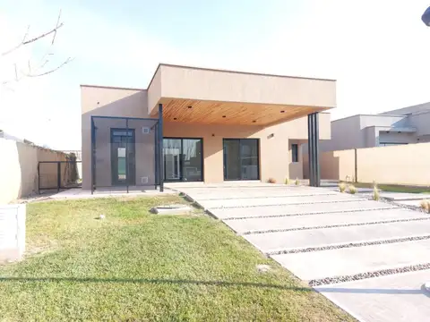 Casa 6 ambientes con 3 baños