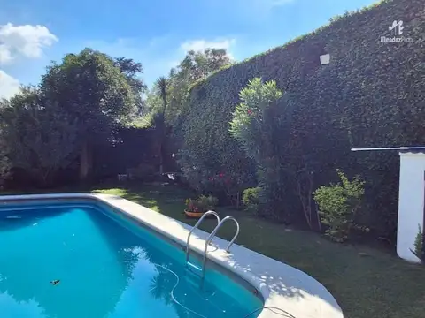 QUINTA EN VENTA CON PILETA Y QUINCHO EN LONGCHAMPS