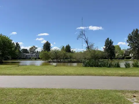 Casa 8 ambientes con 7 baños