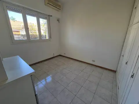 Depto 2 amb con balcón al frente, 42 m² totales.