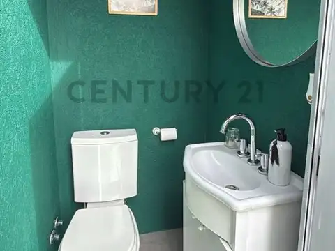 CASA CON PILETA CLIMATIZADA Y PARQUIZADA