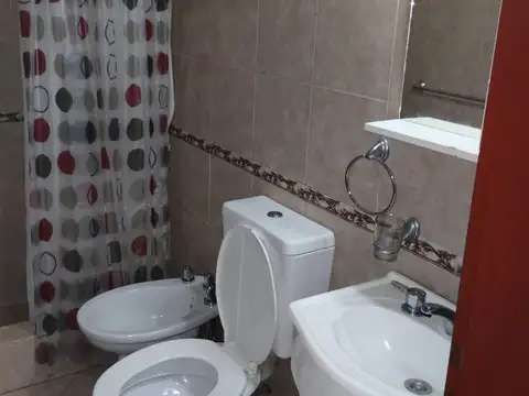 PH en alquiler de 2 ambientes en planta baja- Quilmes