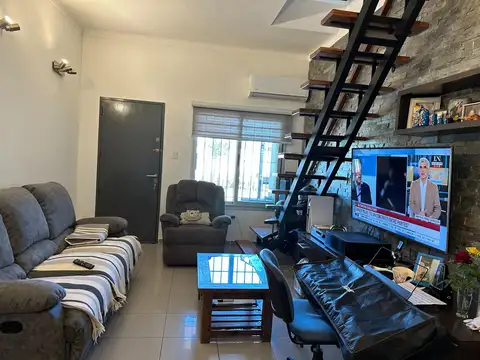 Casa 3 dormitorios con parque y pileta - Lomas de Zamora