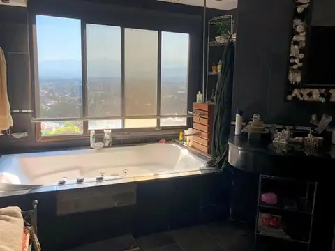 Casa en Venta en Barrio Tres Cerritos, USD 900.000