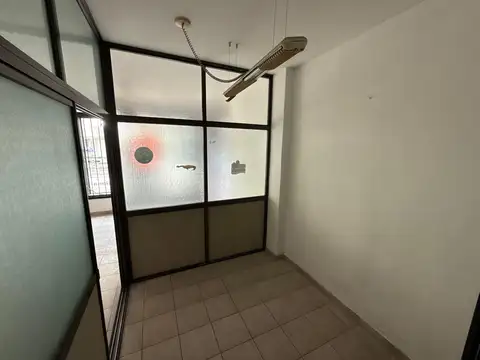 Local en Alquiler en Plaza Moreno, $ 600.000