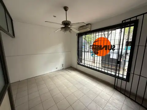 Local en Alquiler en Plaza Moreno, $ 600.000