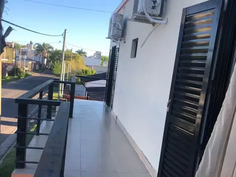 Casa 6 ambientes con 4 baños