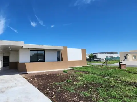 VENTA DE CASA A ESTRENAR EN BARRIO SAN FELIPE, CANNING