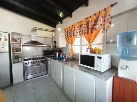 VENTA CASA TDS 2 CON PILETA, COCHERAS, 3 DORMI