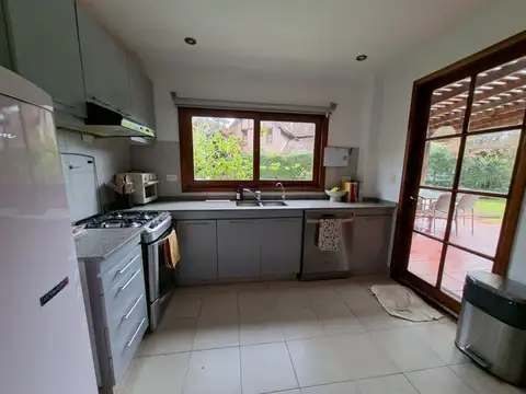 Casa 5 ambientes con 3 baños