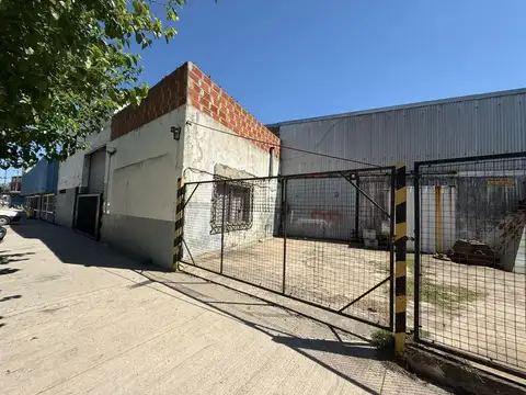Galpon en Venta en Bernal Oeste, USD 115.000