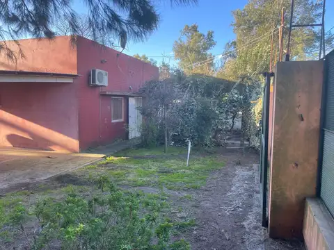 Casa con amplio lote en venta en Villa Elvira