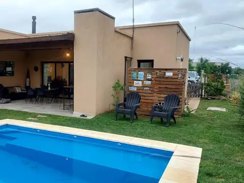 EXCELENTE CASA EN ALQUILER TEMPORARIO EN SANTO TOMAS