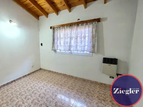 Casa en Alquiler con 3 cocheras