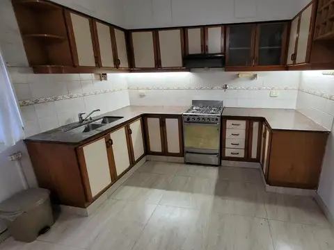 Casa en Alquiler con 1 cochera
