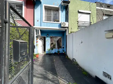 PH DE 3 AMBIENTES 83 M2  - EN VENTA - VILLA SARMIENTO - PATIO Y PARRILLA - COCHERA DESCUBIERTA