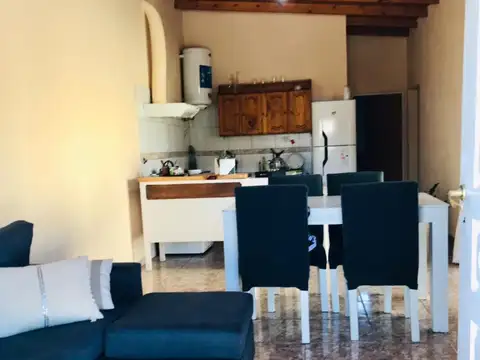 Casa 2 ambientes con 2 baños