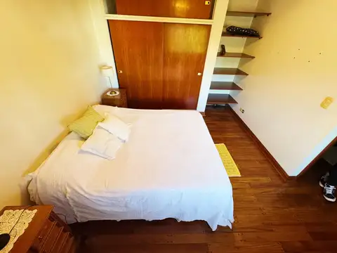Casa en Alquiler con 2 cocheras