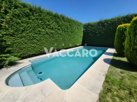 Casa 4 ambientes con 2 baños
