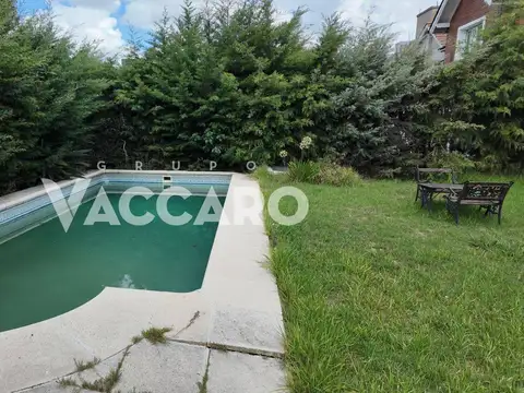 Casa 4 ambientes con 2 baños