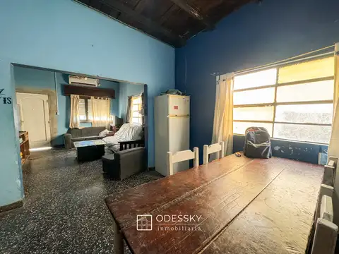 Cañuelas-Casa a refaccionar en pleno centro de la Ciudad-OPORTUNIDAD  REBAJADA !